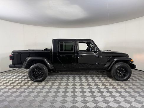 Used 2024 Jeep Gladiator Sport AWD/4WD image 7