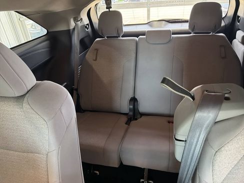 Used 2025 Toyota Sienna LE FWD image 10