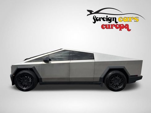 Used 2024 Tesla Cybertruck AWD Crew Cab image 4