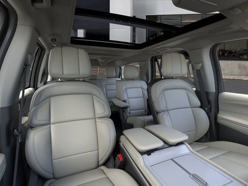 New 2026 Lincoln Navigator L Reserve AWD/4WD image 10