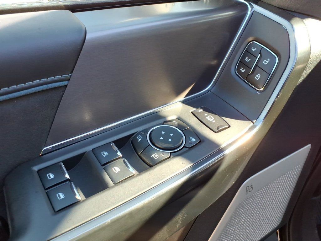New 2026 Ford F250 Platinum w/ FX4 Off-Road Package AWD/4WD image 20