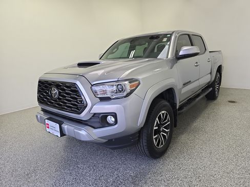 Used 2021 Toyota Tacoma TRD Sport w/ Technology Package RWD image 2
