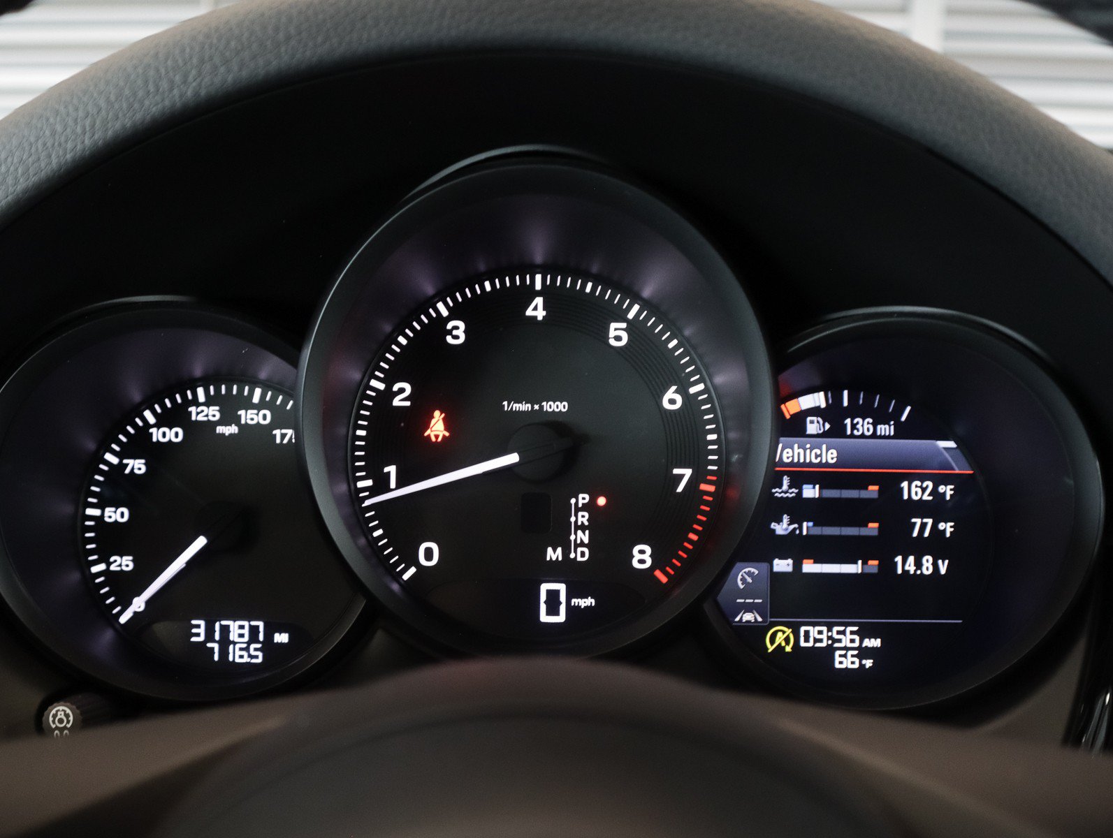 Certified 2023 Porsche Macan AWD/4WD image 17