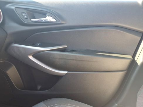 Used 2024 Chevrolet Trax RS w/ Sunroof Package FWD image 26