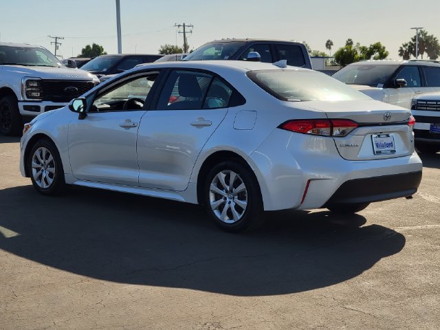 Used 2025 Toyota Corolla LE FWD image 2
