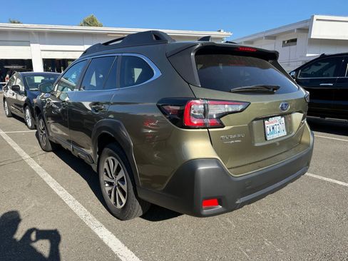 Used 2024 Subaru Outback Premium AWD/4WD image 2
