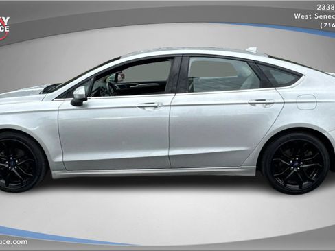 Used 2019 Ford Fusion SE w/ Equipment Group 151A image 8