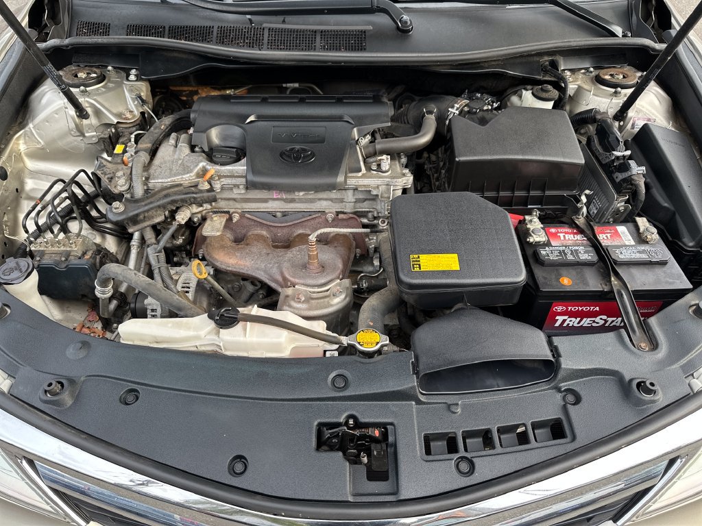 Used 2013 Toyota Camry LE FWD image 12
