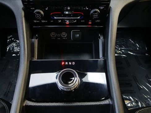 Used 2024 Jeep Grand Cherokee Altitude AWD/4WD image 8