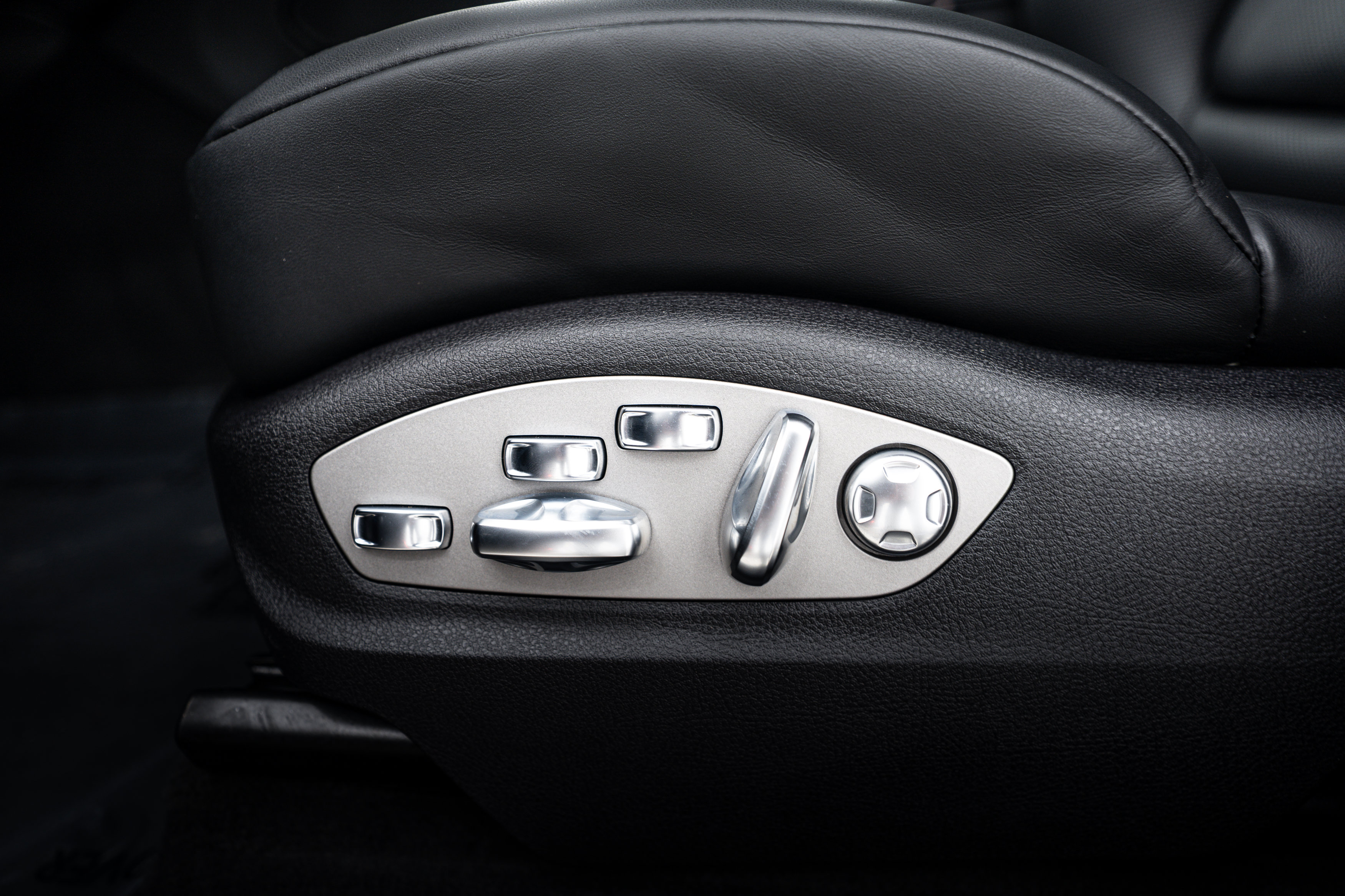 Certified 2026 Porsche Macan AWD/4WD image 21