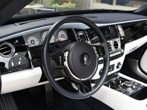 Used 2020 Rolls-Royce Dawn image 12