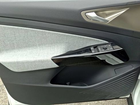 Certified 2025 Volkswagen ID.4 Pro RWD image 13