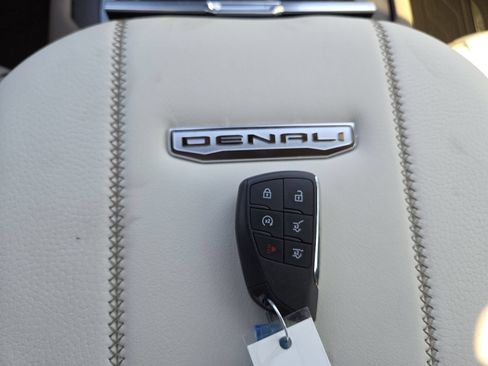New 2026 GMC Yukon XL Denali w/ Denali Reserve Package AWD/4WD image 39