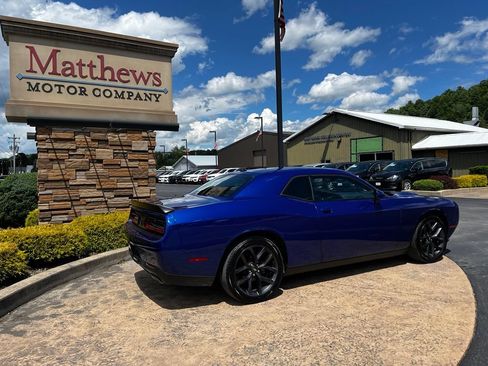 Used 2022 Dodge Challenger SXT w/ Blacktop Package RWD image 5