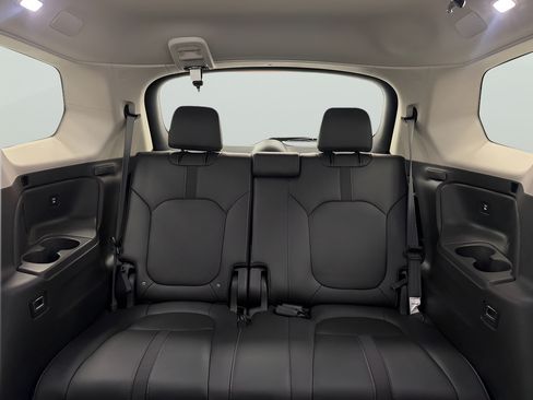 Used 2025 Honda Pilot EX-L image 16