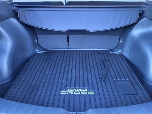 Used 2024 Toyota Corolla Cross LE w/ Moonroof Package image 11