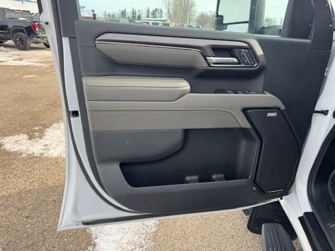 Used 2024 Chevrolet Silverado 2500 ZR2 w/ Technology Package image 16