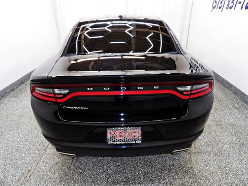 Used 2020 Dodge Charger SXT RWD image 5