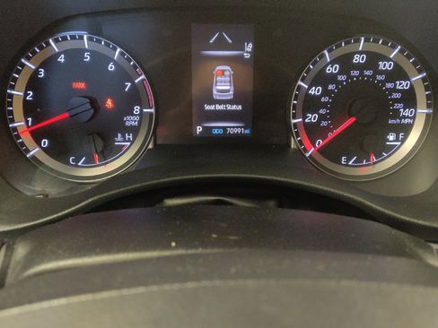 Used 2021 Toyota Highlander L image 23