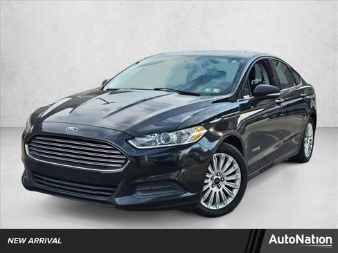 Used 2015 Ford Fusion SE image 1