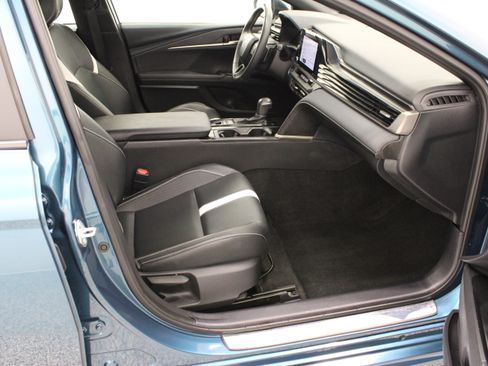 Used 2025 Toyota Camry SE w/ Convenience Package FWD image 34