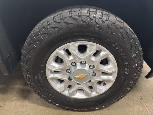 Used 2023 Chevrolet Silverado 2500 LT w/ Convenience Package image 8