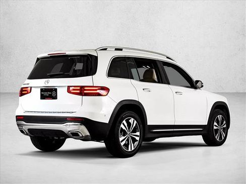 Used 2025 Mercedes-Benz GLB 250 image 5