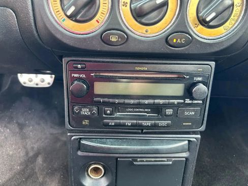 Used 2003 Toyota MR2 image 19