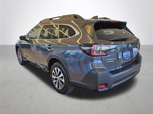 Used 2024 Subaru Outback Premium image 10