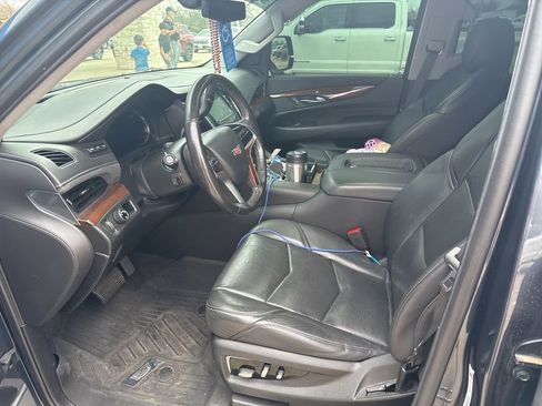 Used 2020 Cadillac Escalade ESV Premium Luxury image 7