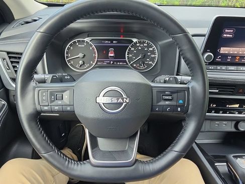 Certified 2025 Nissan Rogue SV FWD image 22