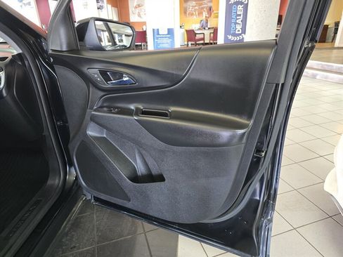 Used 2018 Chevrolet Equinox LT image 12