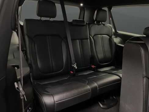 Used 2024 Jeep Wagoneer L Series III w/ Premium Group I image 34