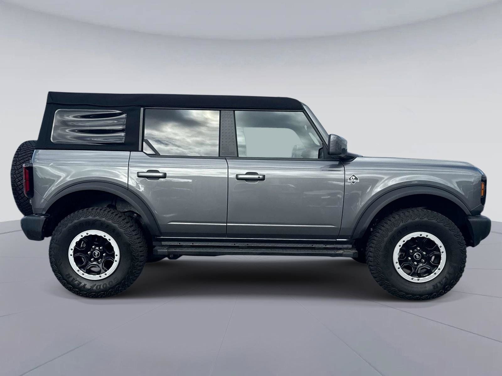 Used 2023 Ford Bronco Outer Banks w/ Sasquatch Package AWD/4WD image 2