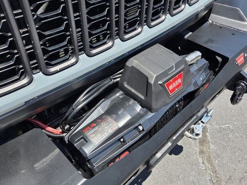 Used 2024 Jeep Wrangler Unlimited Rubicon w/ Technology Group AWD/4WD image 17