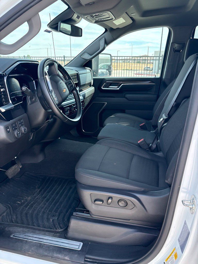 Used 2025 Chevrolet Silverado 3500 LT w/ Safety Package AWD/4WD image 26