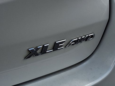 Used 2019 Toyota Highlander XLE AWD/4WD image 31