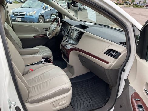 Used 2011 Toyota Sienna Limited w/ Premium Pkg AWD/4WD image 52