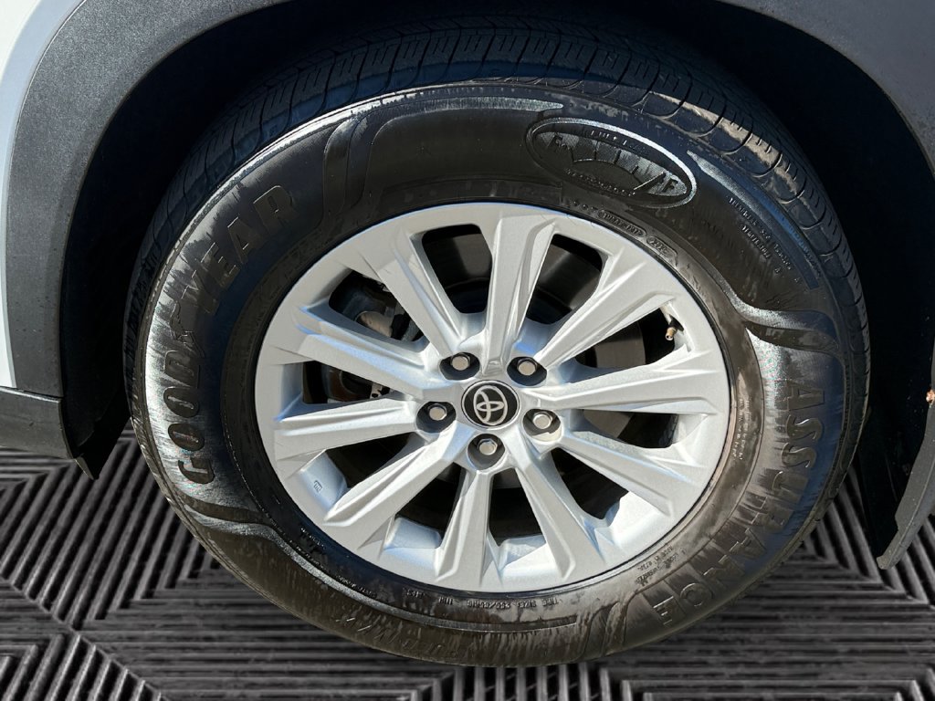 Used 2025 Toyota Grand Highlander AWD image 14