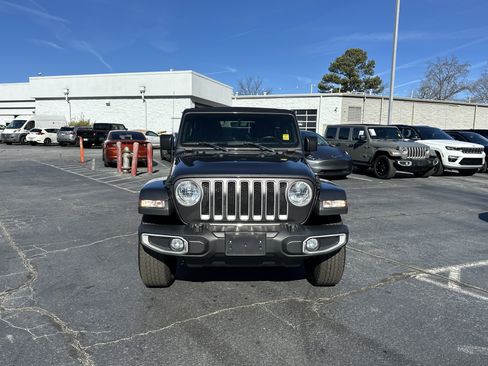 Used 2022 Jeep Wrangler Unlimited Sahara w/ Cold Weather Group image 4