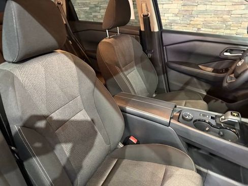 Certified 2025 Nissan Rogue SV image 28