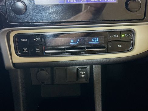 Used 2017 Toyota Corolla LE image 22