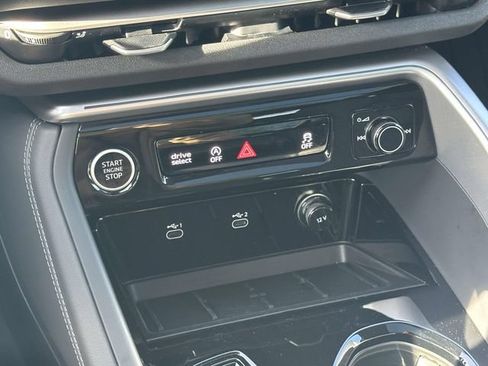 Used 2025 Audi Q5 Premium Plus w/ Premium Plus AWD/4WD image 32