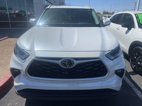 Used 2023 Toyota Highlander XLE image 1