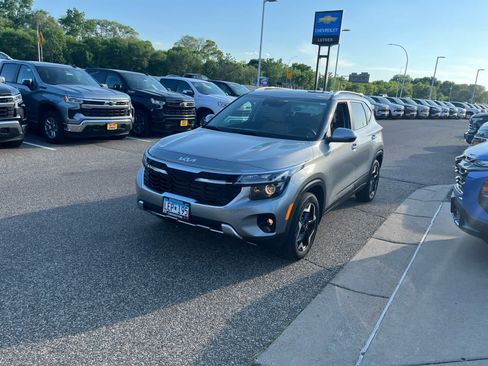 Used 2024 Kia Seltos EX AWD/4WD image 7