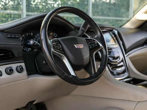 Used 2020 Cadillac Escalade ESV Luxury image 3