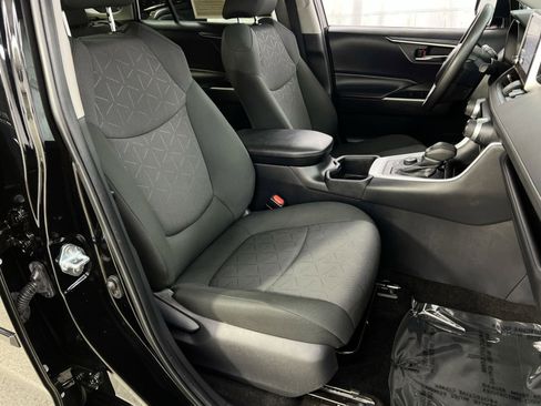 Used 2024 Toyota RAV4 AWD Hybrid image 31