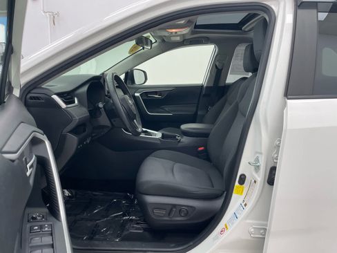 Used 2019 Toyota RAV4 XLE w/ Convenience Package AWD/4WD image 9