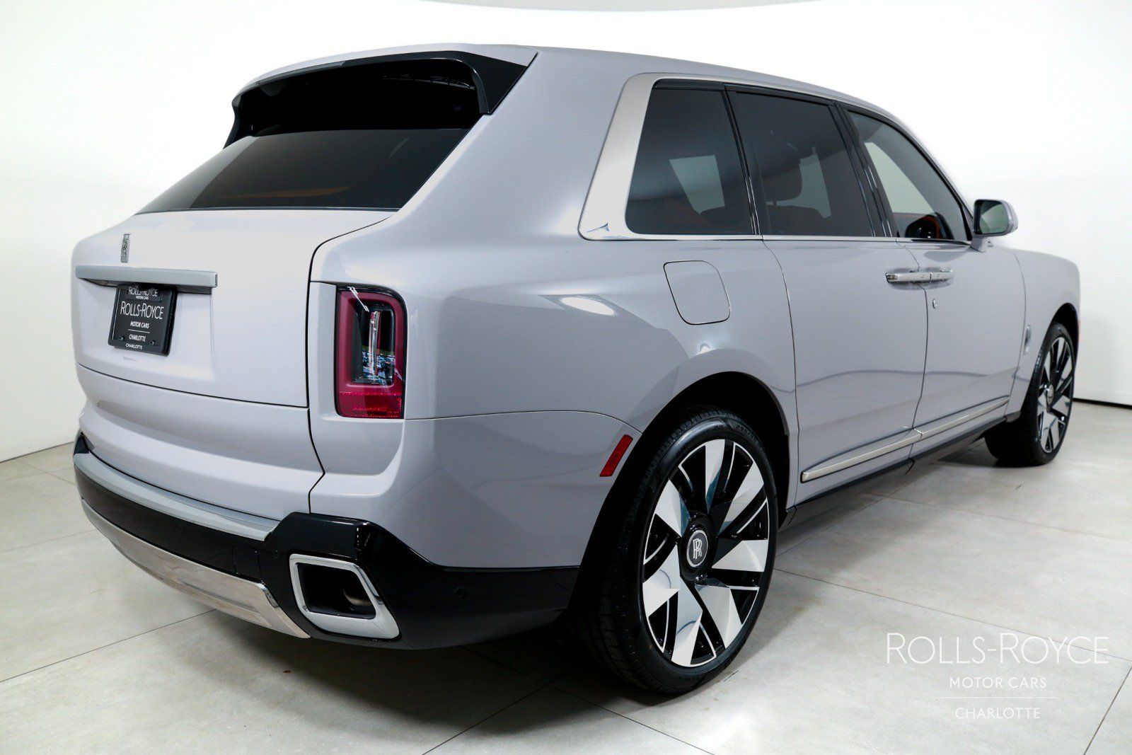 New 2027 Rolls-Royce Cullinan AWD/4WD image 2