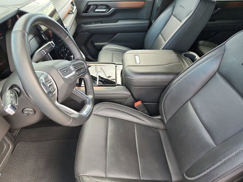 Used 2025 GMC Yukon Denali image 9